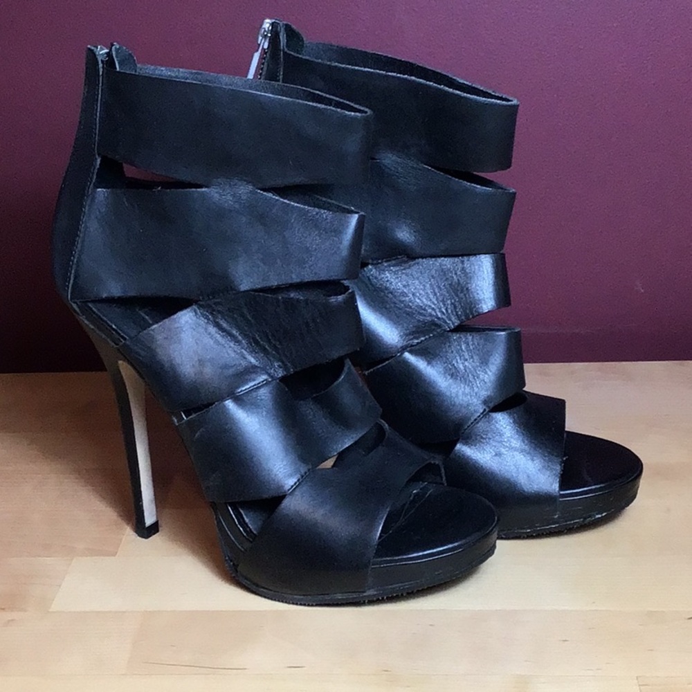 Like New Aldo black leather cut out booties size 8